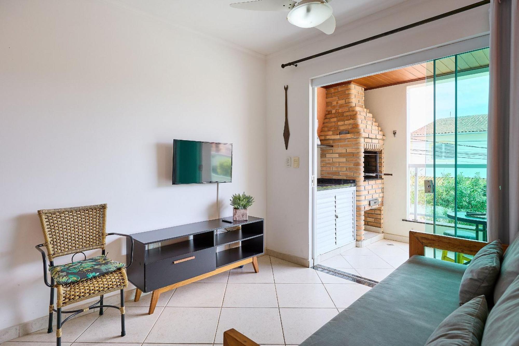 Apartamento Af11: Perto Praias E Comercio, Piscina, Ar, Wi-fi, Varanda Gourmet Ubatuba