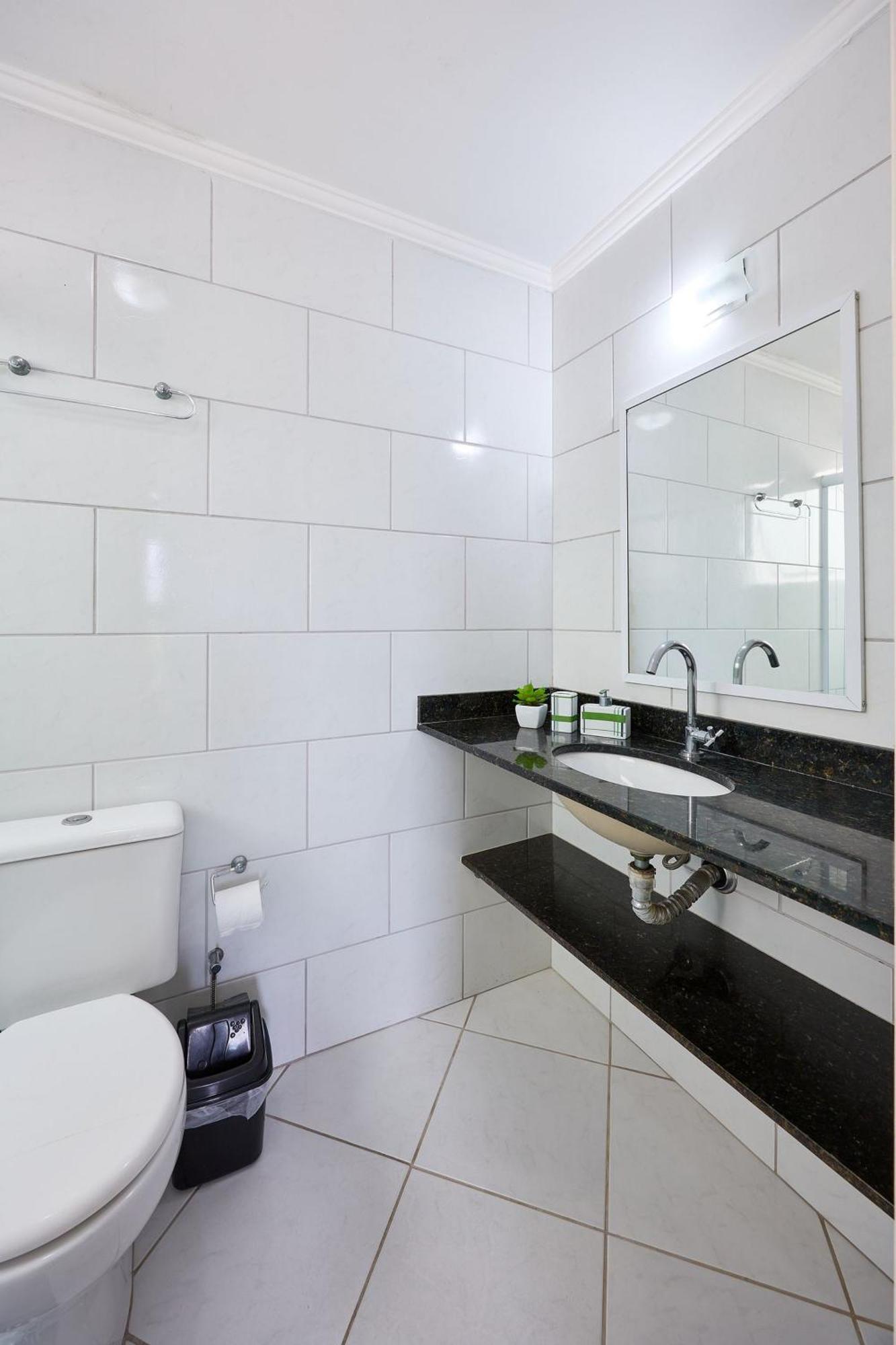 Af11: Perto Praias E Comercio, Piscina, Ar, Wi-fi, Varanda Gourmet Apartamento *